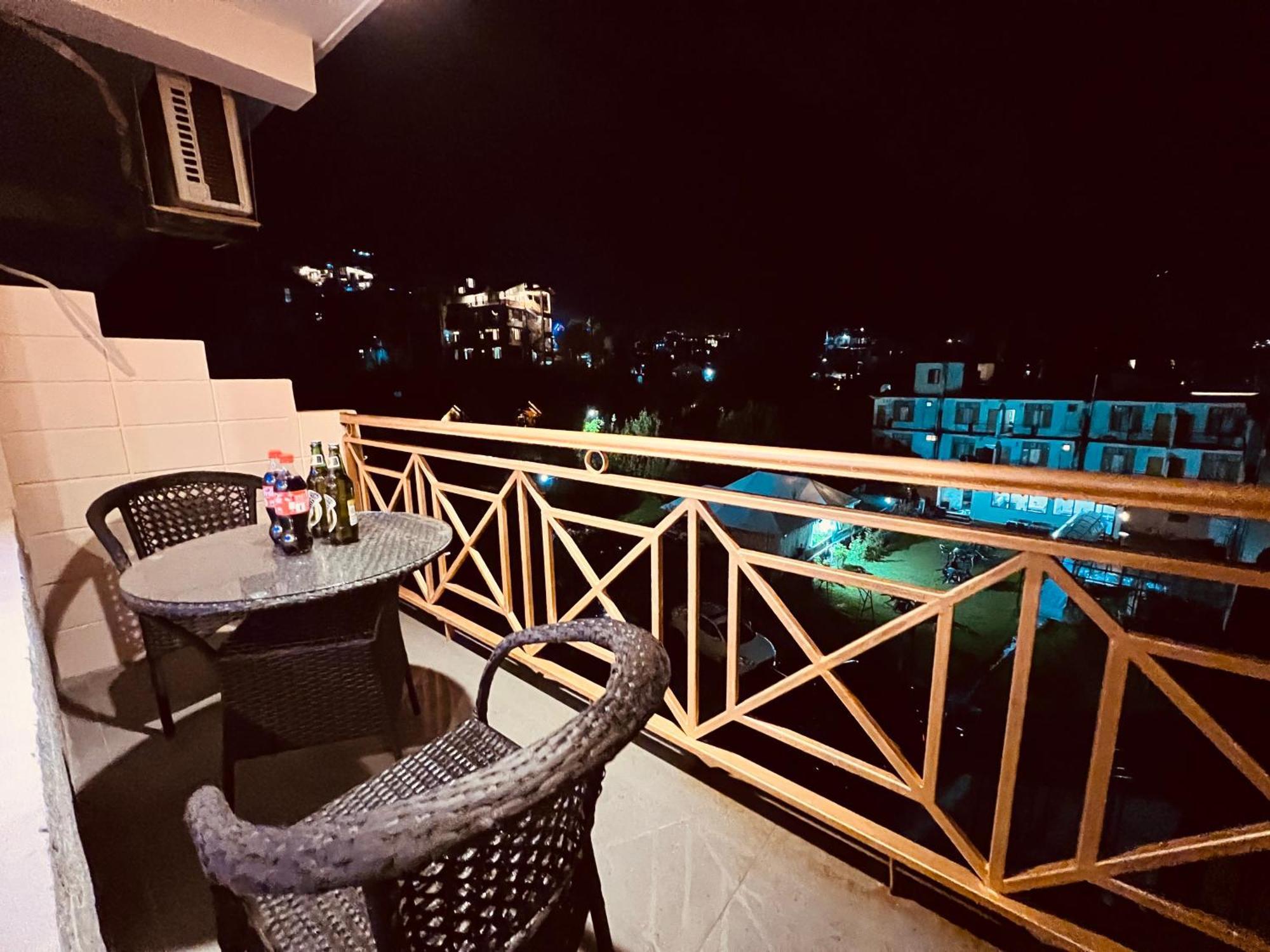 Hill River Resort By West Western Manāli Esterno foto