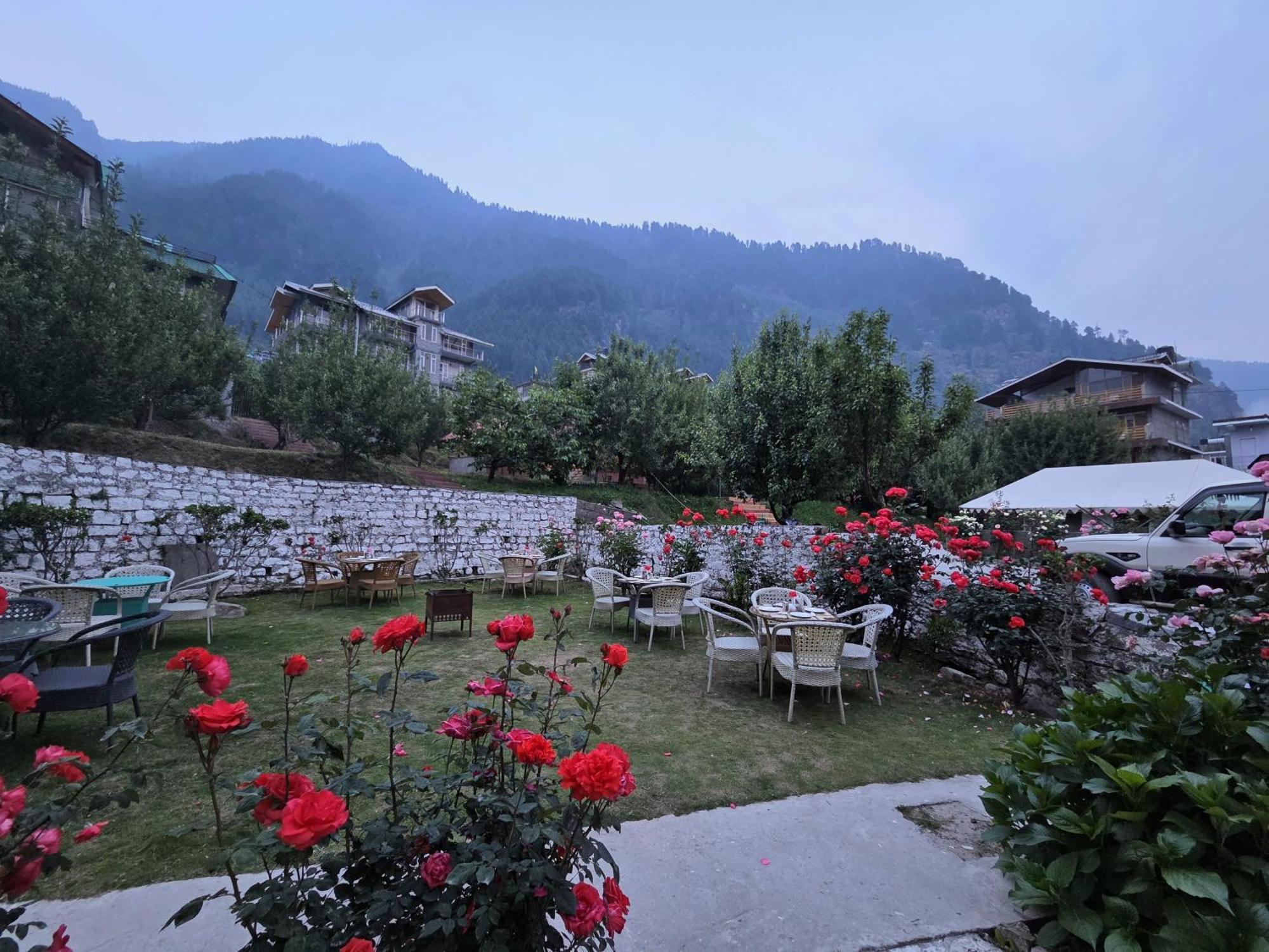 Hill River Resort By West Western Manāli Esterno foto
