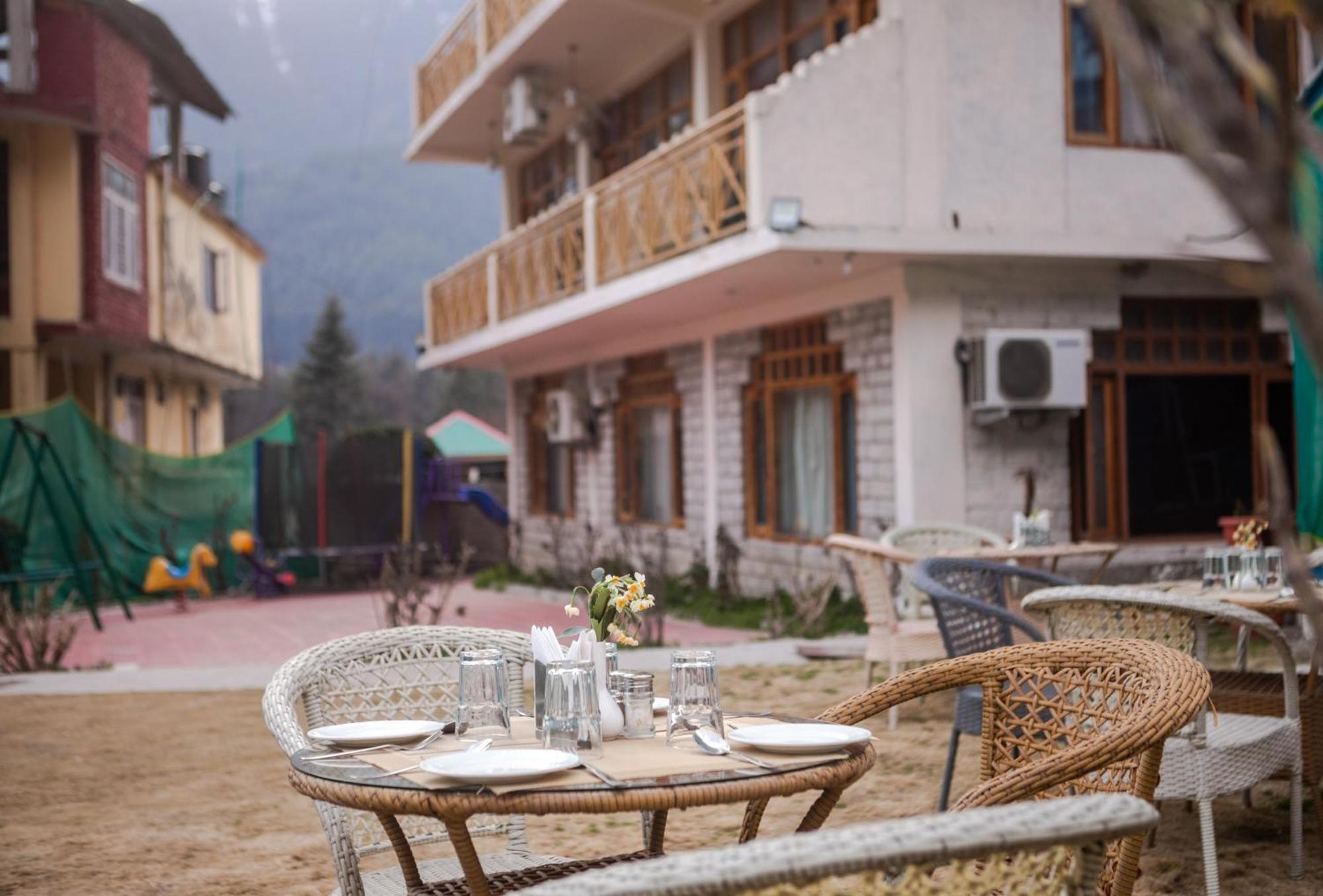 Hill River Resort By West Western Manāli Esterno foto
