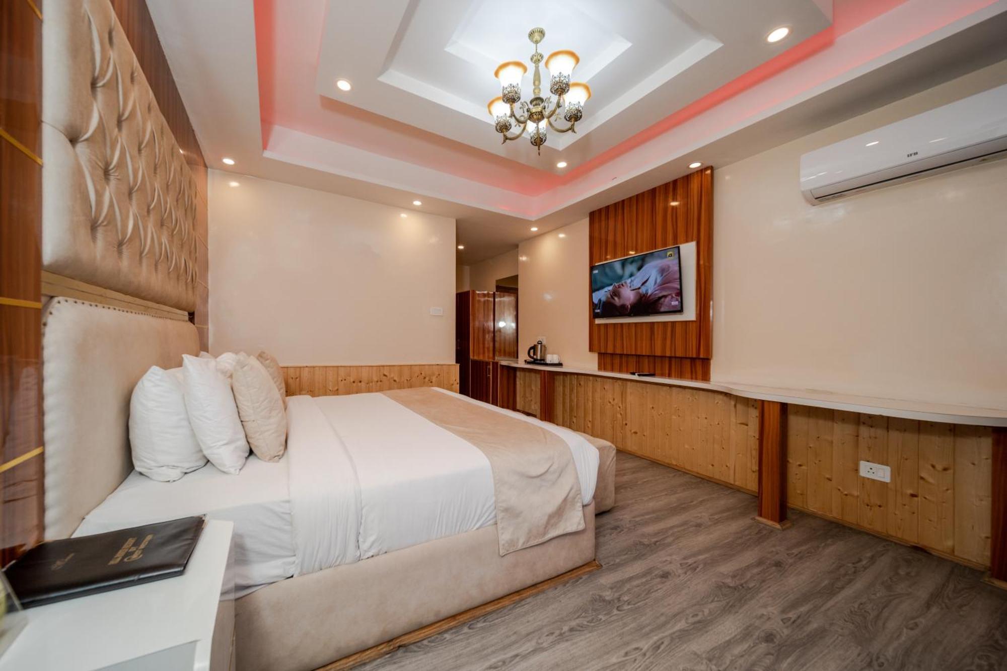 Hill River Resort By West Western Manāli Esterno foto