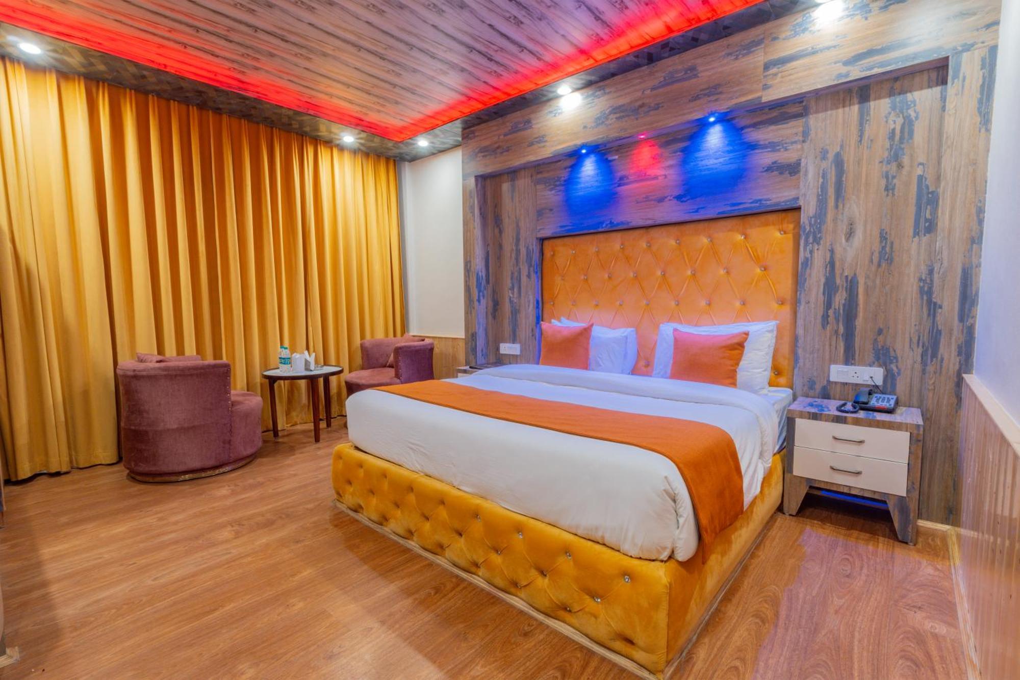 Hill River Resort By West Western Manāli Esterno foto